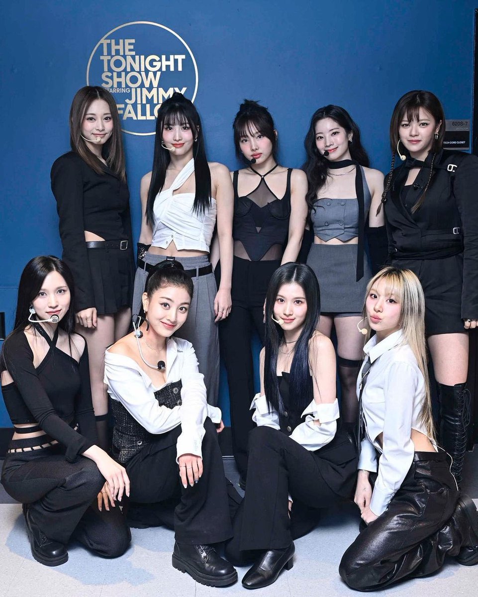 updatecultura's tweet photo. Rolling Stone aclama "Ready To Be", novo álbum de estúdio do TWICE, dando nota 80/100: "O grupo de K-pop explode estereótipos cansados ​​e quebra barreiras com um conjunto de sete músicas que são tão ousadas e atraentes quanto qualquer coisa da música pop na atualidade." https://t.co/0CcguT44db