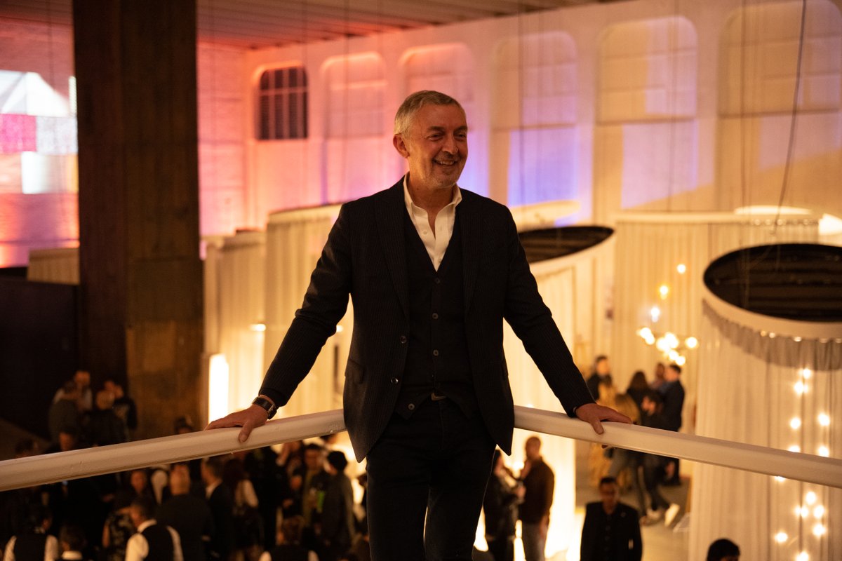 Ayer en el espectacular recinto de Maison @diezcompany se celebró el #IDD23, para la promoción del #diseño 🇮🇹, del <a href="/iSaloniofficial/">Salone del Mobile</a> y #Euroluce, con más de 500 personas entre arquitectos, diseñadores, universidades.

#ItalianDesignDay2023 #IDD2023MX #MadeInItaly #Design #beIT