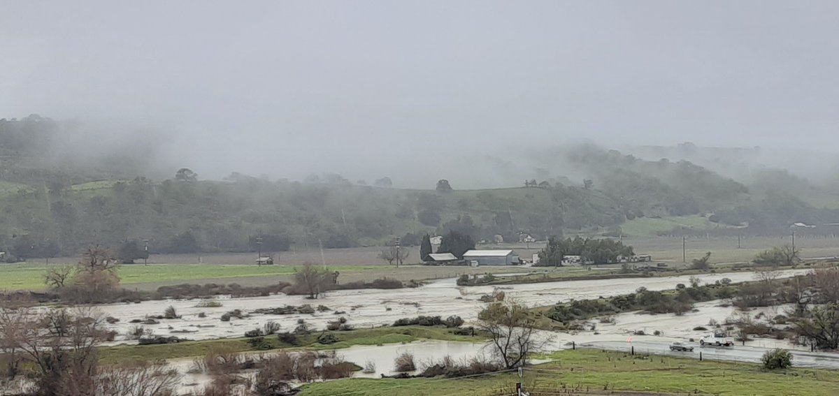 WOW! Take a look at Tres Pinos Creek. Looks more like a roaring river. Thank you, Randall Alvarado. He mentioned, 'Water is getting higher by the hour and really running fast.' 

#cawx #trespinos #sanbenitocounty