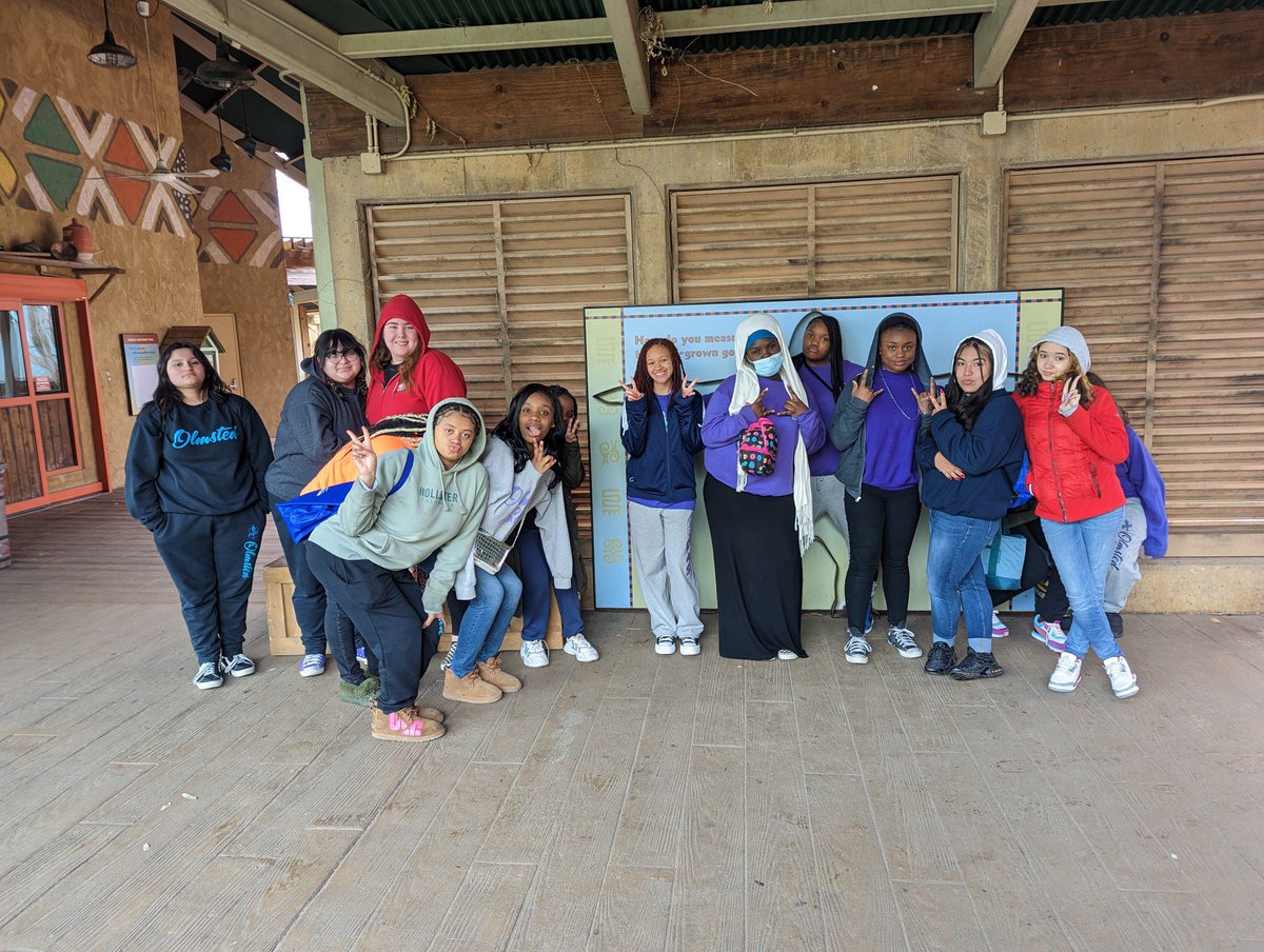 OlmstedSouth's tweet photo. Our 8th graders had a great time learning at @LouisvilleZoo today! #STEAMatOAS https://t.co/roUKn1Tx1K
