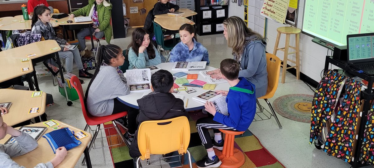 BurrowsRebecca3's tweet photo. Book clubs are in full swing w/ @beccahopler14 today! We had a mock book club conversation before we went into our own clubs for our 1st discussion! 📚📖 @tincroadschool @Dani_Marangon @markdgrilo https://t.co/5Ix4JI4Wx8