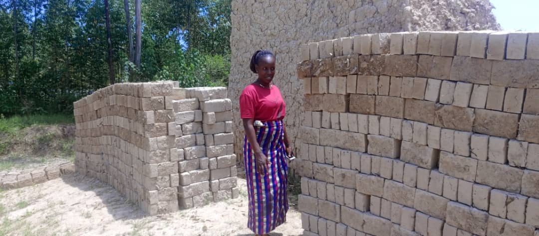 Here's Nurse Shiba monitoring the Brick-making project. Nurse Shiba is the Chairperson of the newly formed KAASO Staff Development Association, which will issue #microloans to individuals and groups working at KAASO to run #SmallBusinesses to supplement their salaries 👌