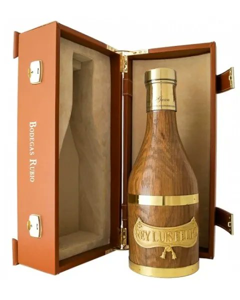 🥃El Brandy Gran Reserva Rey Luis Felipe es tan selecto que sólo se elaboran 300 unidades numeradas, además, un contenido tan selecto debe presentar un envase acorde.

👉🏼Es limpio, muy aromático y evoca los aromas resultantes de su crianza en las botas. 

#DistribucionesLatorre