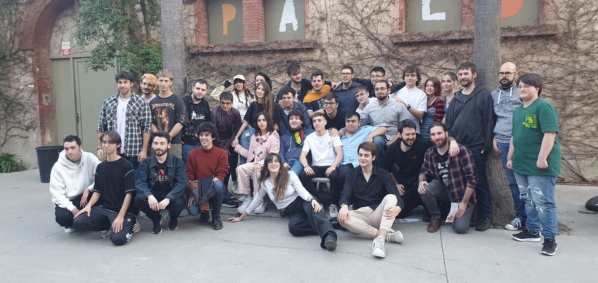 ENTI_BCN's tweet photo. El director del #grau #developer de l'#ÀreadeVideojocs d'ENTI-UB, @JordiRadev dirigeix unes paraules als assistents a l'exposició de la #JamCulturaAbierta a @PaloAltoBcn on varen participar diversos equips de l'escola. https://t.co/21SYNcU740