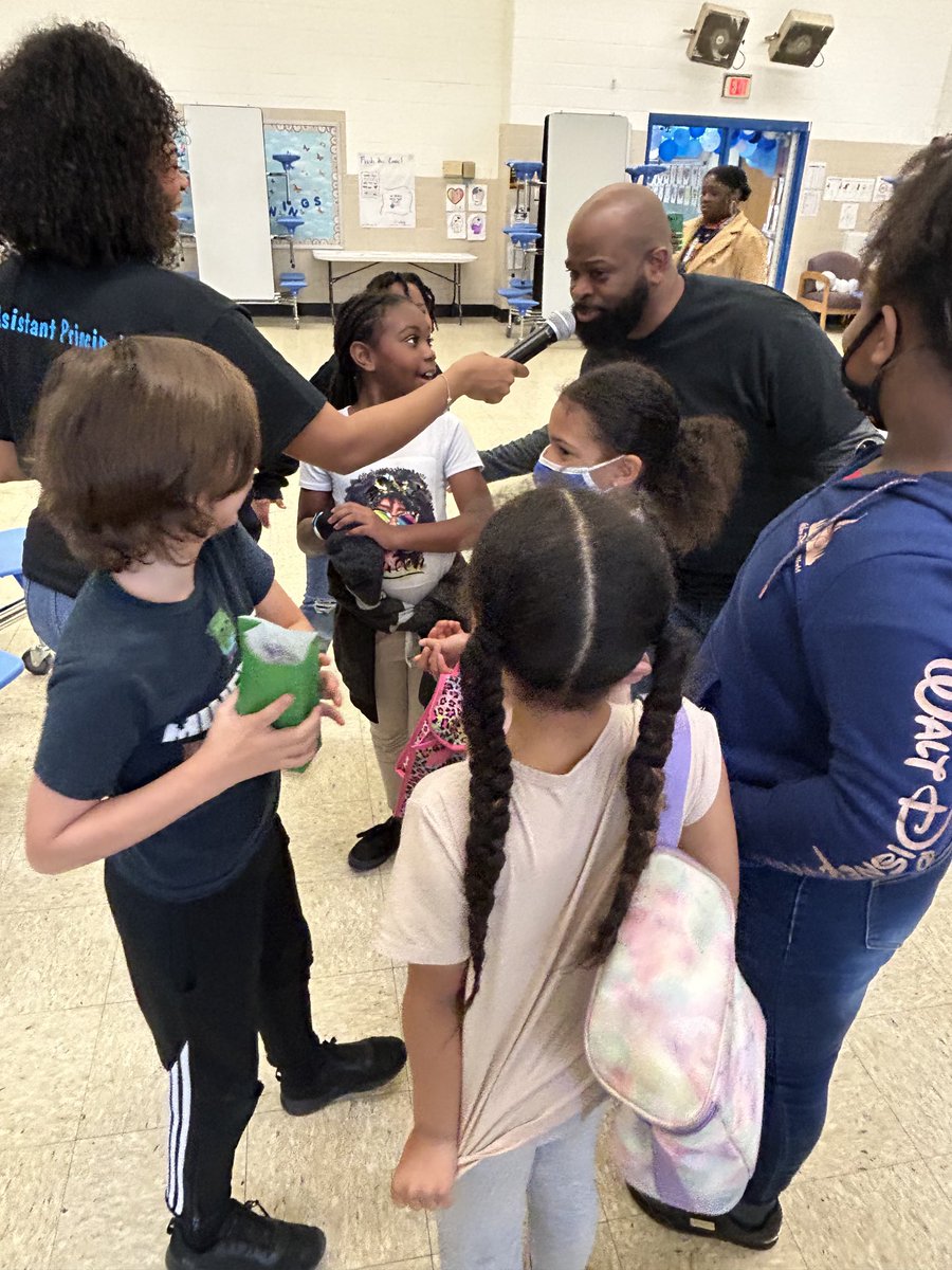 So many smiles at lunch today as hearts were uplifted and minds were connected! ⁦@CJSmithSharks⁩ ⁦@Brownlie18⁩ ⁦@MisterMcDoe⁩ ⁦@tamiko_barnes3⁩ ⁦@MBlountJr⁩ ⁦@SladeLuvs2tch⁩ ⁦@hpetersonSEL⁩ #SELday #SELmatters