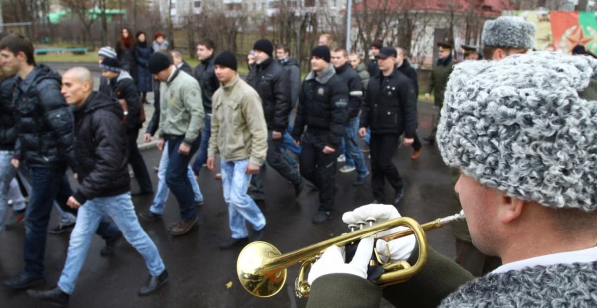 HannaLiubakova's tweet photo. #Belarus Lukashenka ordered to call up 250 reserve officers to prepare the mobilization reserve. I think he understands that there might be an escalation and a catastrophic spillover of the war. Perhaps he wants to be ready. Officers might also be needed to train Russians. https://t.co/X0Wia4FNMd