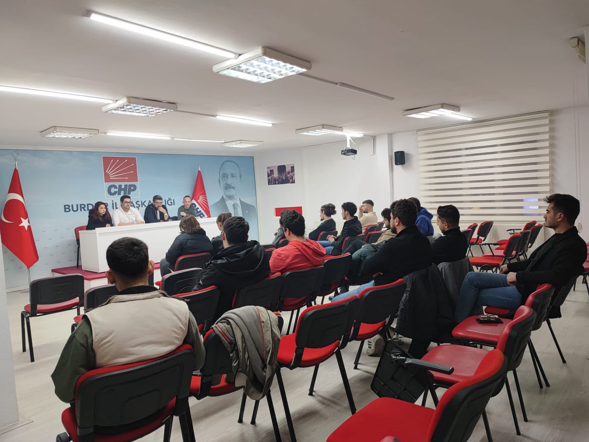 CHP Burdur Gençlik Kolları Yönetimi olarak toplantımızı yaparak seçim startını verdik. 
65 gün sonra daha aydınlık bir Türkiye’ye uyanmak dileğiyle gece gündüz çalışmalarımıza devam edeceğiz. 

Kararlıyız, hazırız! 

Halkın İktidarını Gençlerle Kuracağız…
#GençliğeGüven