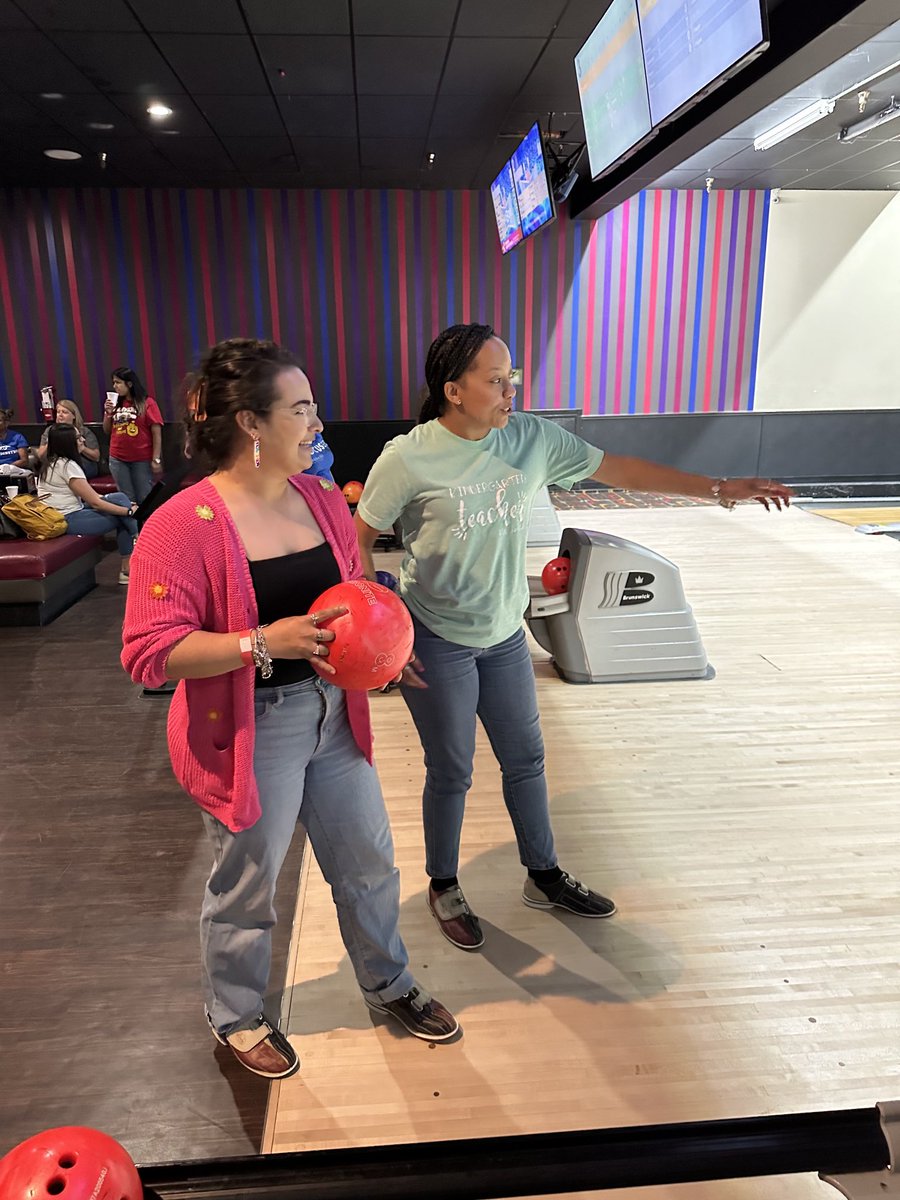 kspell262's tweet photo. Bowling, pizza and team building is a great way to end the week and begin spring break. ⁦@CubbyBearReport⁩ ⁦@SheldonISD⁩ https://t.co/PFqkQbPydC
