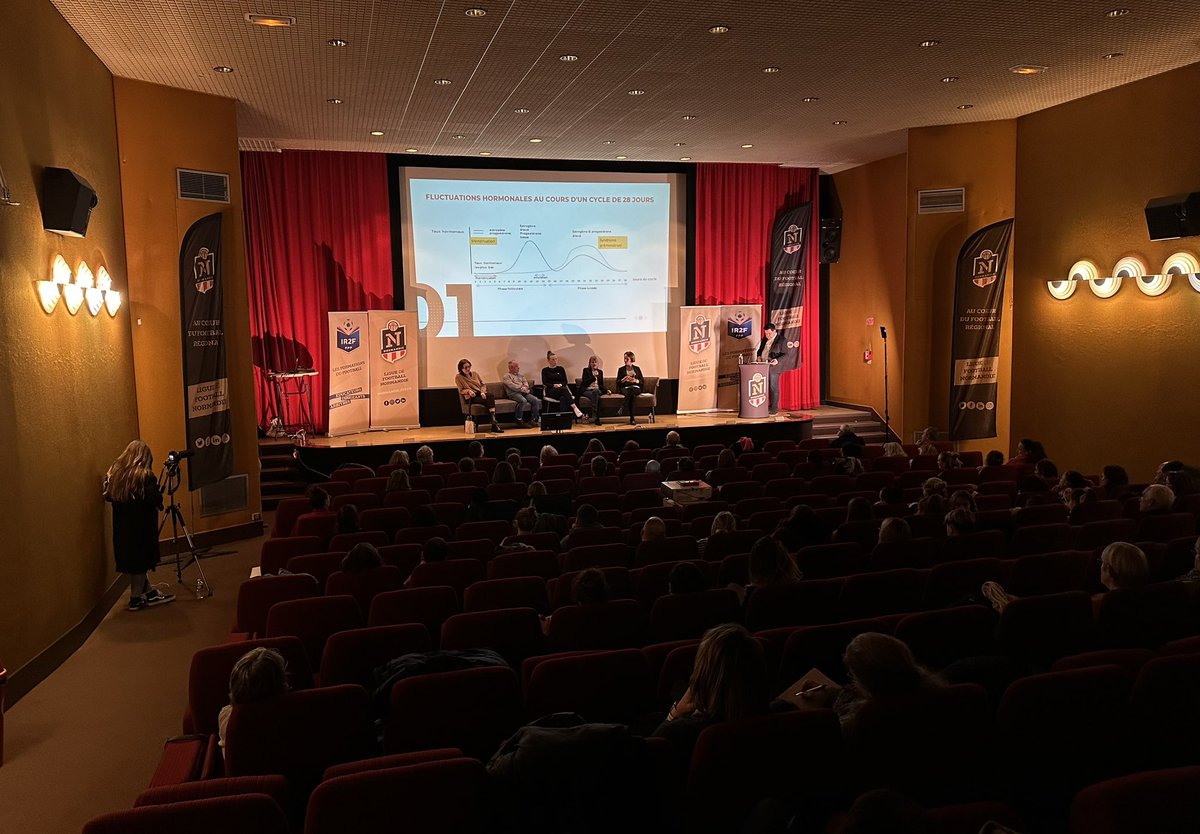 𝗟𝗲 𝗙𝗼𝗼𝘁𝗯𝗮𝗹𝗹 𝗲𝘁 𝗺𝗲𝘀 𝗥𝗲̀𝗴𝗹𝗲𝘀 ⚽️🩸
Let’s go pour la conférence organisée par la <a href="/LFNofficiel/">Ligue F⭐⭐t Normandie 🤙</a> sur les menstruations dans le sport ! 
Gynécologue, psychologue, joueuses, entraîneurs… sont réunies à Houlgate pour cette belle soirée 🔥