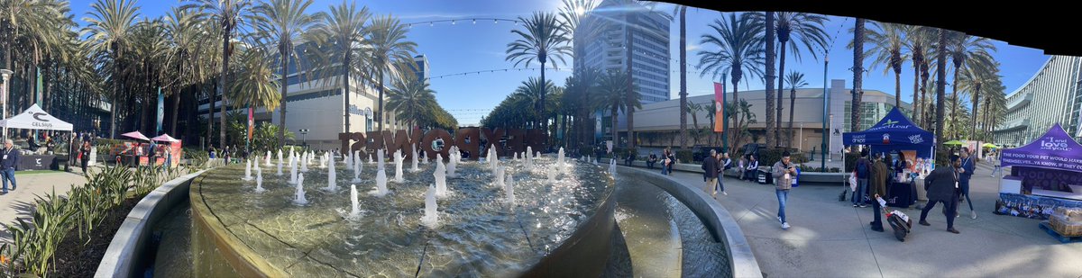 Panoramic view from expo west 2023!
As always a community of great talent and products. #expowest2023  #ExpoWest #taste-marketing #chef Alexforsythe