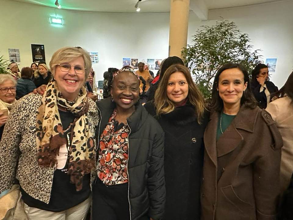 FemDem_Nord's tweet photo. Un grand merci à @NathalieLebas, Conseillère Régionale #HautsdeFrance, pour sa présence et son soutien.
Bravo aux #FemmesDémocrates du Nord pour leur engagement en faveur des #DroitsdesFemmes et de l'égalité entre les femmes et les hommes. #AvecSimoneVeil #AvecElles https://t.co/bxBqd7RCdc