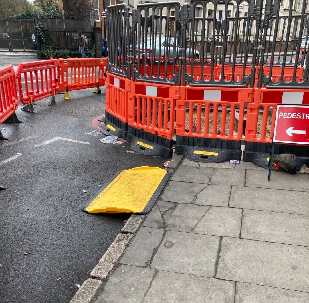 C50 Tier 3 walking assessment in Finsbury Park with @Eurovia_UK ensuring accessibility is maintained for local communities - removing barriers to access #DisabilityAwareness @CCScheme @citycyclists @RuthMayorcas @rubencarolactor @TransportForAll @RNIB