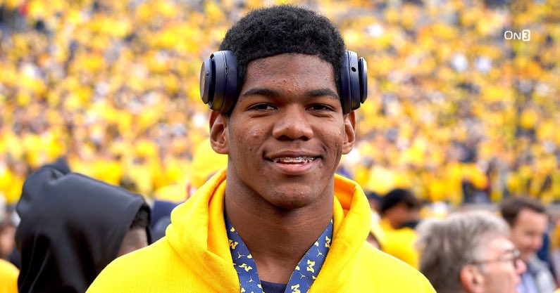 ZachLibby_'s tweet image. Michigan is set to host several highly touted upperclassmen prospects from across the country this weekend as the Wolverines continue on with spring camp.

A look at the confirmed notable 2024 recruits who are slated to be in attendance. #GoBlue  

on3.com/teams/michigan…