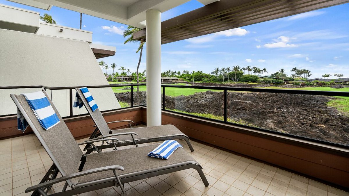 🌴 Mauna Lani Point H201 is on the top floor of an exclusive 116-unit #Hawaii gated community.
2 BEDS | 2.5 BATHS | 4 GUESTS
Book direct and save: ow.ly/i8Fj50N8JZB