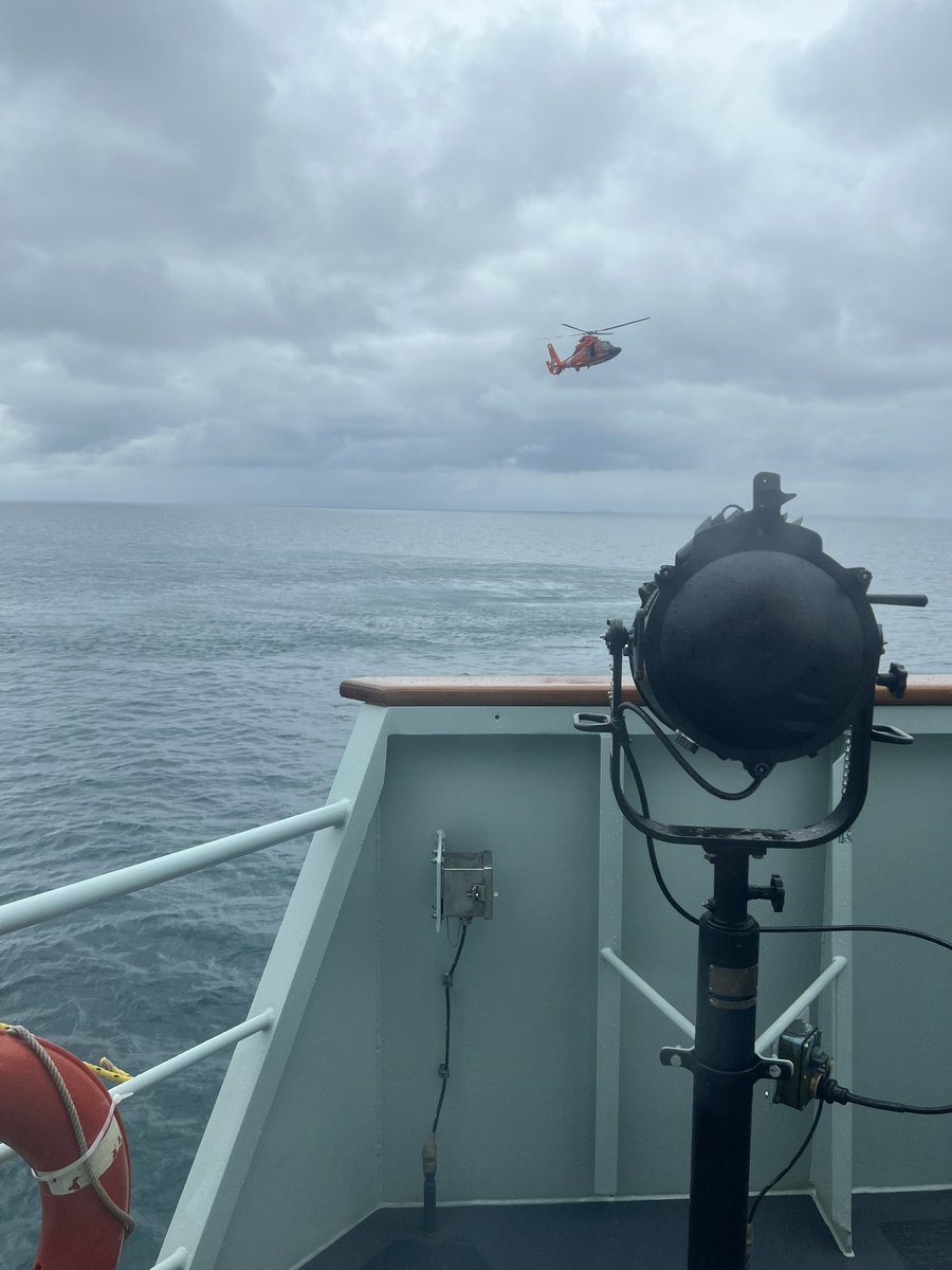 Helicopter Operations 🚁 with <a href="/USCG/">U.S. Coast Guard</a> and @hmcs_nanaimo #IfItsRainingItsTraining