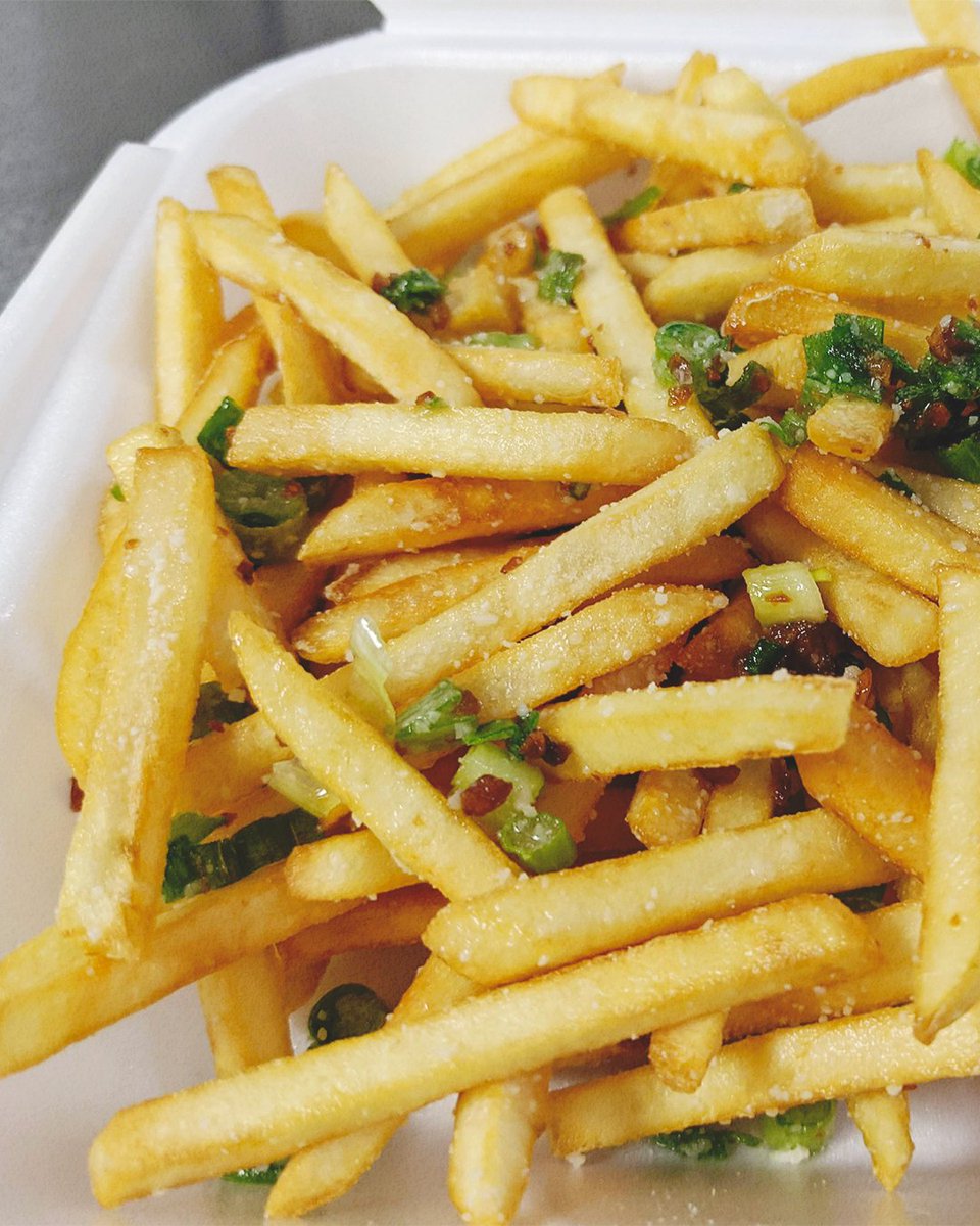 sdicebox's tweet image. can never go wrong with some crispy, garlic parmesan fries 😍 order now on doordash! doordash.com/store/ice-box-…

#iceboxcollege #supportsdlocal #sdsmallbusiness #eatsandiego #sandiego #collegeareasd #food #loadedfries #frieslover #eatersd #sandiegoeats #garlicparmesan #fries