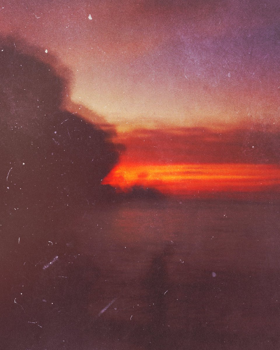 just listed a new two pieces on <a href="/formfunction/">Formfunction</a> “abstract realm” series.

• sorrowful sunset 
• a day to remember 

📍reserve 2◎ each — 24 hours auction
🧵kick the auction , link down below👇🏻