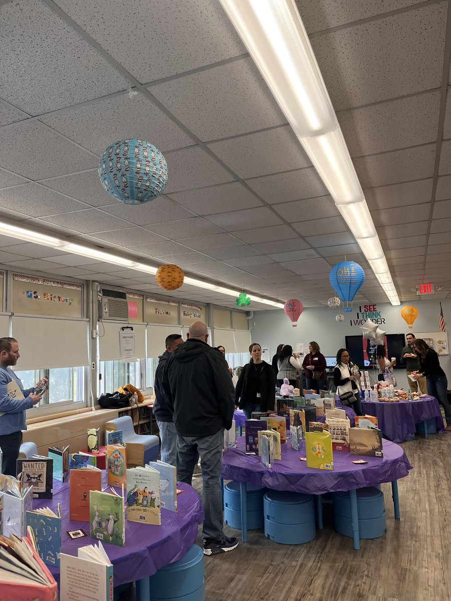 MrsSokhey's tweet image. PARP Guest Reader Day! #elementarylibrarian #okeydokeymrssokhey @parkwaylibem