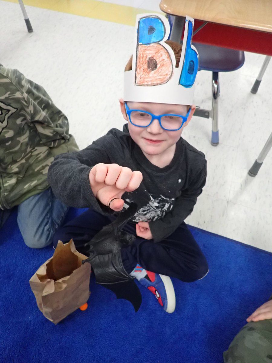 MclayVirginia's tweet photo. Celebrating our favorite letters!!! B is for bat and box, R is for R, and H is for Heart! #hdsdpride #hdespride https://t.co/42JiCAvKLR