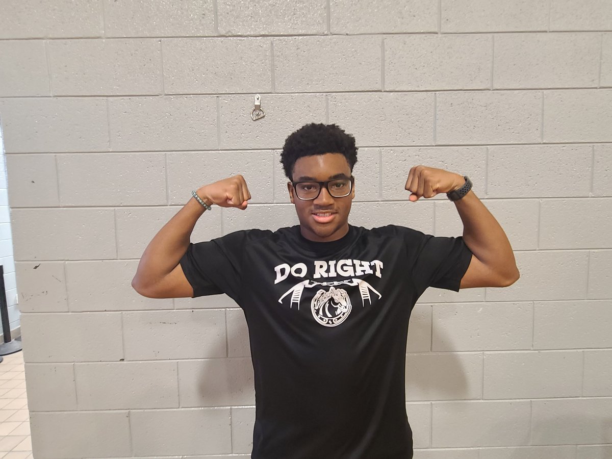 SouthEffingham1's tweet image. Lots of movement today on the #SouthStrong Record Board with Bench Maxes taking place! All these @SEHS_Athletics student-athletes recorded new PRs between 295lbs-335lbs on the Bench Press! #SouthStrong
@tavion_jah @WilliamXmas16 @kadinward15