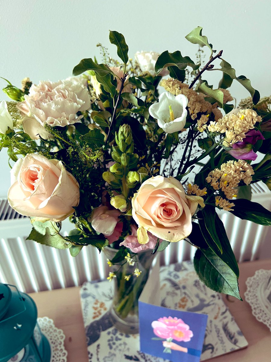 A massive thank you to <a href="/rachel_yeoh/">Rachel Yeoh</a> and the <a href="/MMLitAgency/">Madeleine Milburn Agency</a> for these lovely thank you flowers! It was an absolute pleasure to chat to your incredible mentees on Monday.