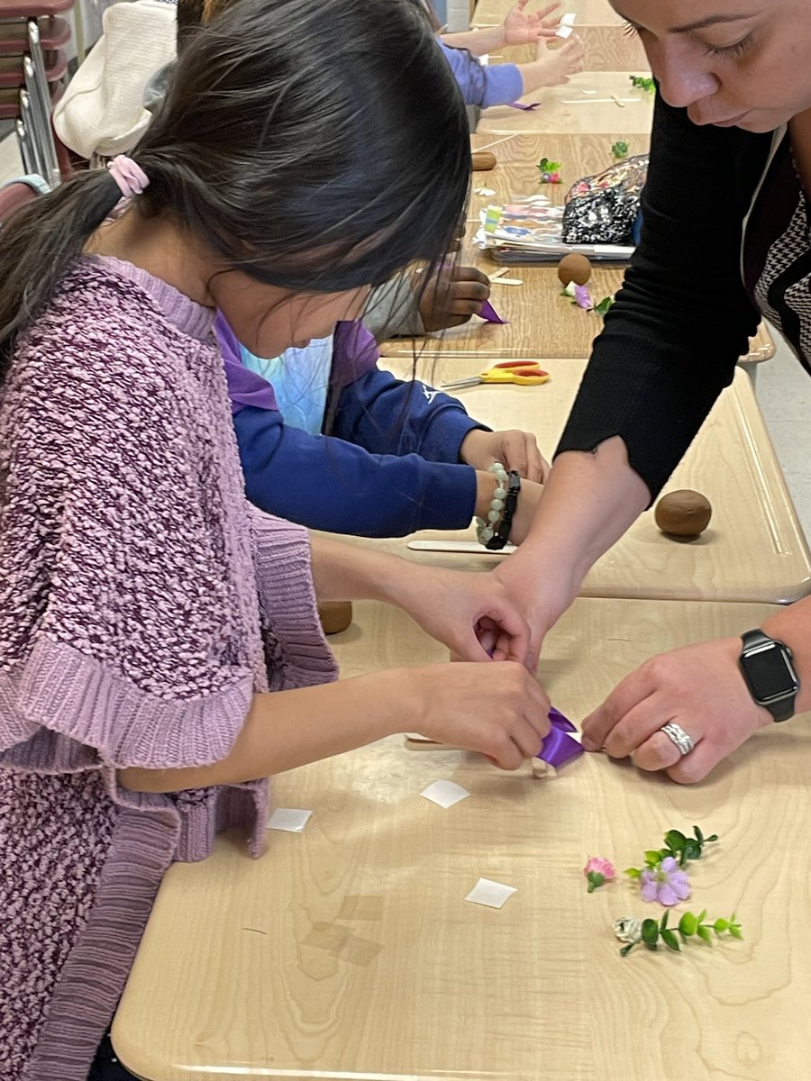 GVanierDPCDSB's tweet photo. Today we paused as a community of #faith for a #Lent retreat to focus on our  #relationship with God! #vaniervikings #mycatholiceducation #dpcdsb https://t.co/J3xTM3vBPs