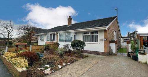 TheOSPlasterer's tweet photo. If you are looking to downsize and seeking a property this rare opportunity to purchase a beautifully presented and extended two bedroom semidetached true bungalow situated in the FY6 post code area, the historic picturesque village of Hambleton, Over Wyre https://t.co/mooOemI2DK https://t.co/TVbp1lkxA4