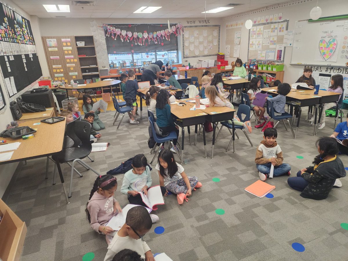 Pennington1st's tweet photo. First grade had the chance to read their non-fiction writing and hear feedback from our Kinder friends! #studentcollaboration #vaughnspringtraining @laurentmonk  @VaughnElemFISD https://t.co/z1fxHgxxCv