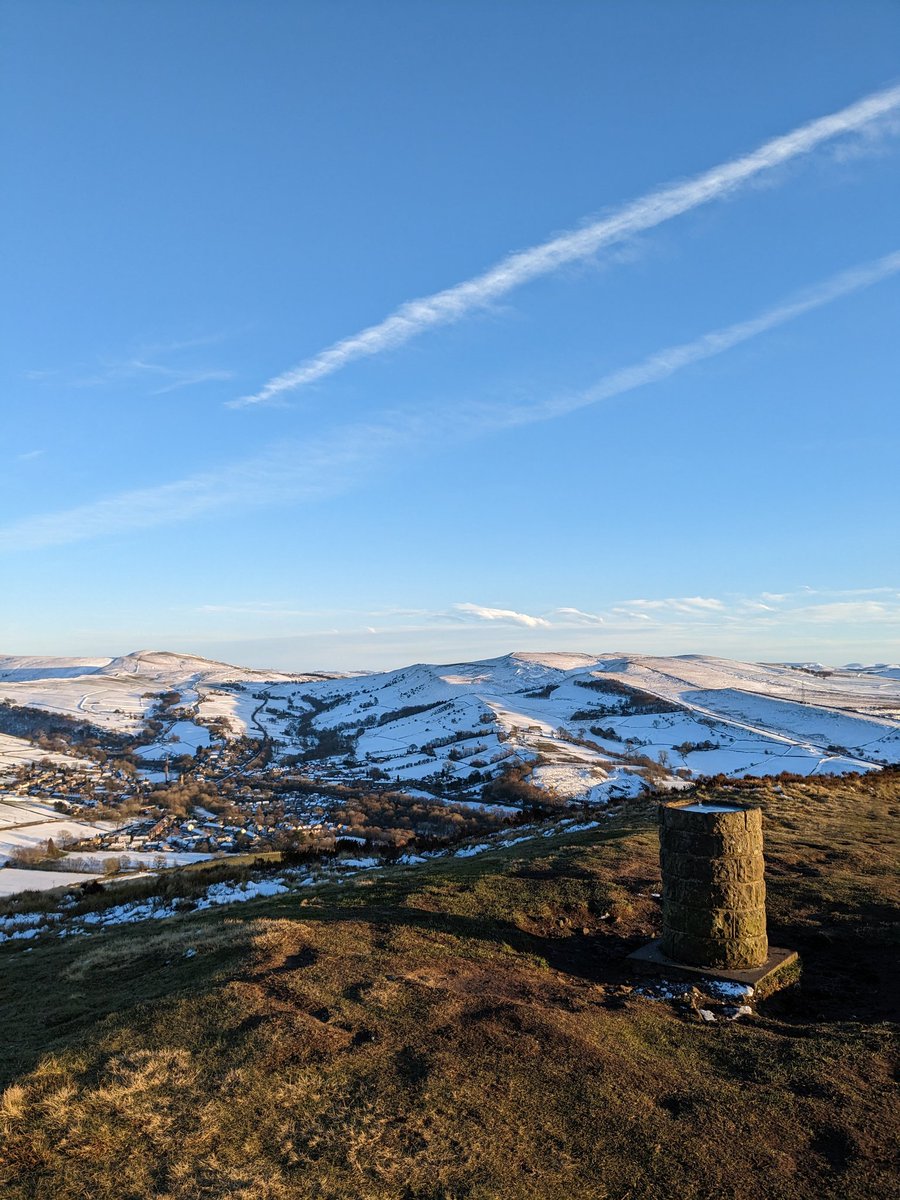 Our_benj's tweet photo. Great view of Hayfield #LanternPike #FellRunner https://t.co/w0QCMQsnWS