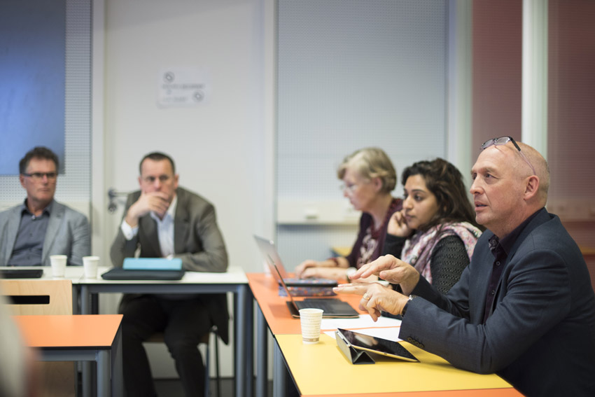 🅾🅿🆁🅾🅴🅿! Team 'Impuls Open Leermateriaal' komt graag in contact met 𝗱𝗼𝗰𝗲𝗻𝘁𝗲𝗻 / 𝘀𝗰𝗵𝗼𝗼𝗹𝗹𝗲𝗶𝗱𝗲𝗿𝘀 in het voortgezet onderwijs. SAMEN kunnen we een impuls geven aan de ontwikkeling + het benutten van #𝗼𝗽𝗲𝗻𝗹𝗲𝗲𝗿𝗺𝗮𝘁𝗲𝗿𝗶𝗮𝗮𝗹. bitly.ws/zDv6