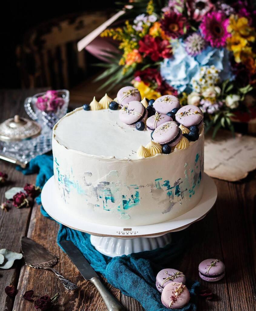 coolinariblog's tweet photo. Torty tu síce pridávame menej, ale Mižu ich stále pečie, no stress. 😃✌️

#coolinari #foodblog #cakes #exkluzivnetorty #cake #torta #dort #cakedecorating #cakedesign #jednoducho #chutne https://t.co/p4Xa4DwRdw https://t.co/b15JfStZ71