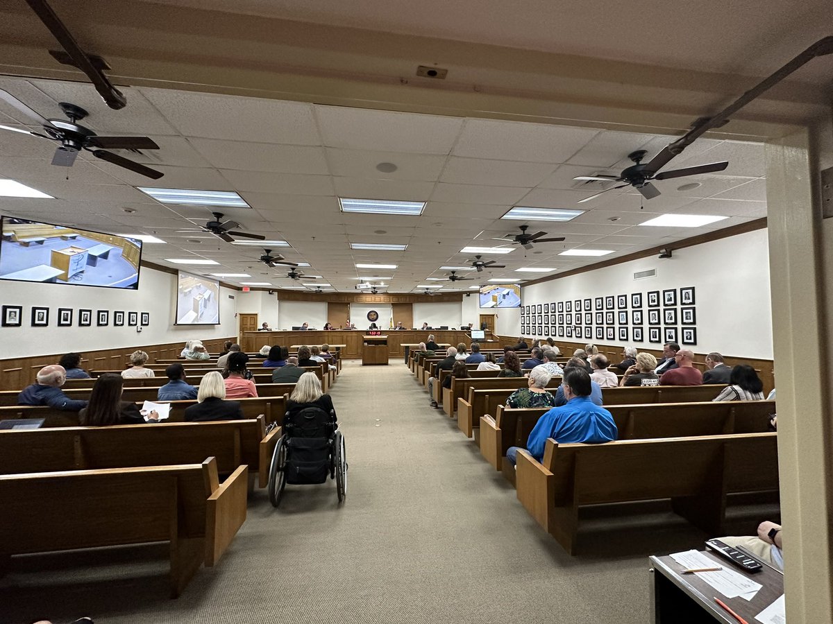 plantationdems's tweet photo. Your #advocacy makes an impact, thank you to the 20+ #Plantation #Democrats who came to the city council meeting!  ✊🏽

The resolution urging the @EducationFL to reverse its rejection of advanced placement courses covering African American studies in state high schools PASSED! 🇺🇸 https://t.co/RnOZNN01iI