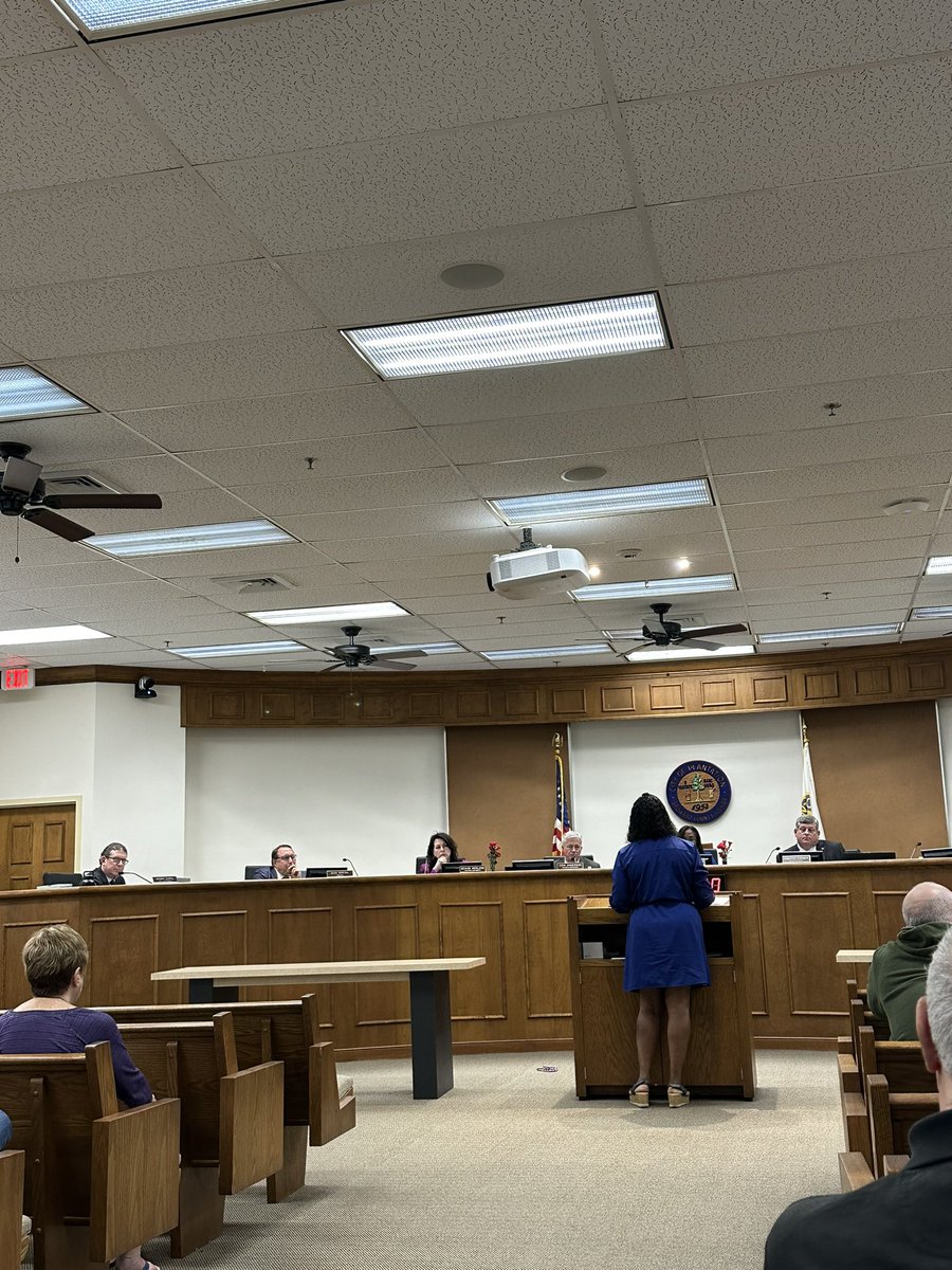 plantationdems's tweet photo. Your #advocacy makes an impact, thank you to the 20+ #Plantation #Democrats who came to the city council meeting!  ✊🏽

The resolution urging the @EducationFL to reverse its rejection of advanced placement courses covering African American studies in state high schools PASSED! 🇺🇸 https://t.co/RnOZNN01iI