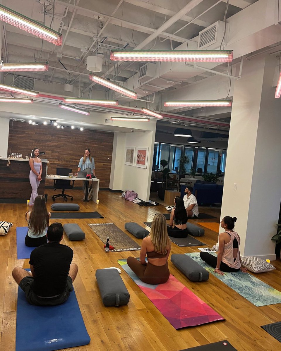 kombucha221bc's tweet photo. things we are grateful for this week 🌺

☀️ 🙏 morning walks &amp; prayer
🧘‍♀️🍾 yoga classes &amp; kombucha
👭👬 whole foods market demos &amp; new friends https://t.co/JKClEVUSvE