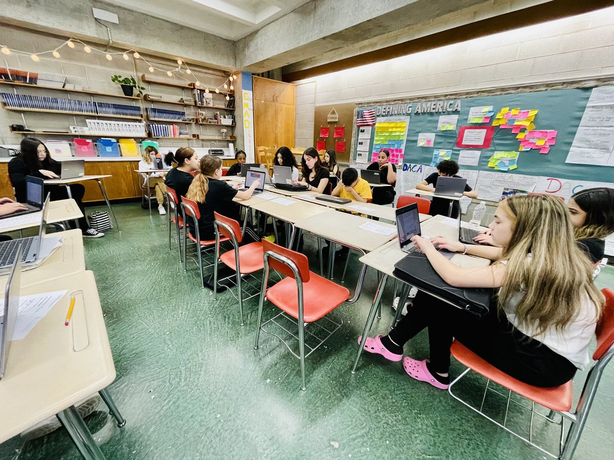 MsVecoli's tweet photo. Survived our 1st Socratic Seminar 🗣️ in 7th Grade @frps_Talbot 
#studentleddiscussion https://t.co/DDt8BA4lan