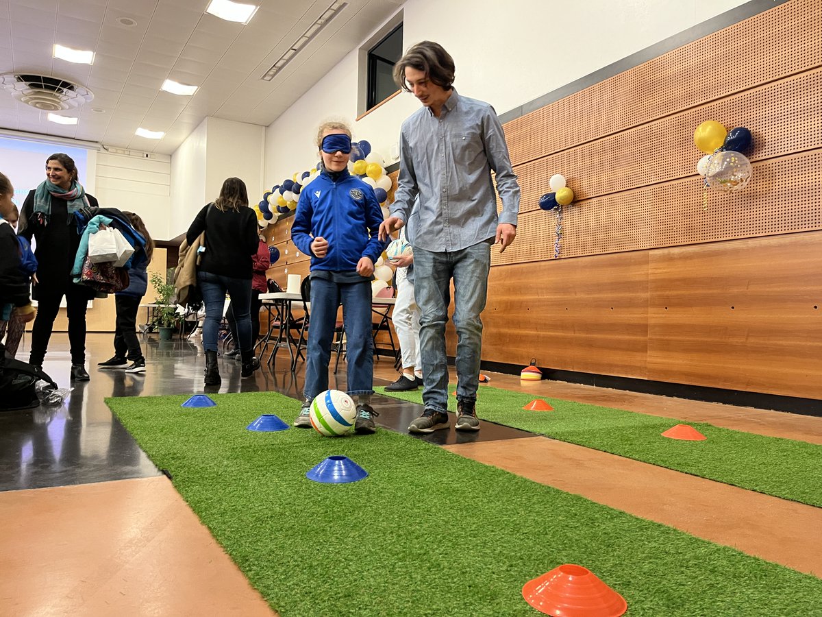AOC1978's tweet photo. Au-delà d'un club, c'est toute une ville qui a saisi l'importance du sport ! Ville #TerreDeJeux, infrastructures qualitatives, cours de sport dans les écoles, centre de préparation aux JOP de #Paris2024... Merci aux élus de @bourglareine92 de contribuer à une 🇫🇷➕sportive 💪 https://t.co/dhVDh4dAhA