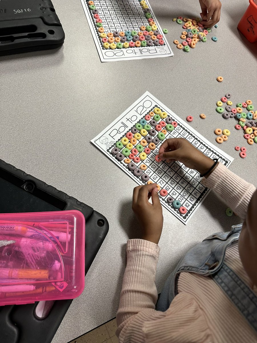 mrsnurski's tweet photo. 120 days in First Grade calls for fruit loop necklaces!! #letscountto120 #atthebergh https://t.co/74OSvX2o5f