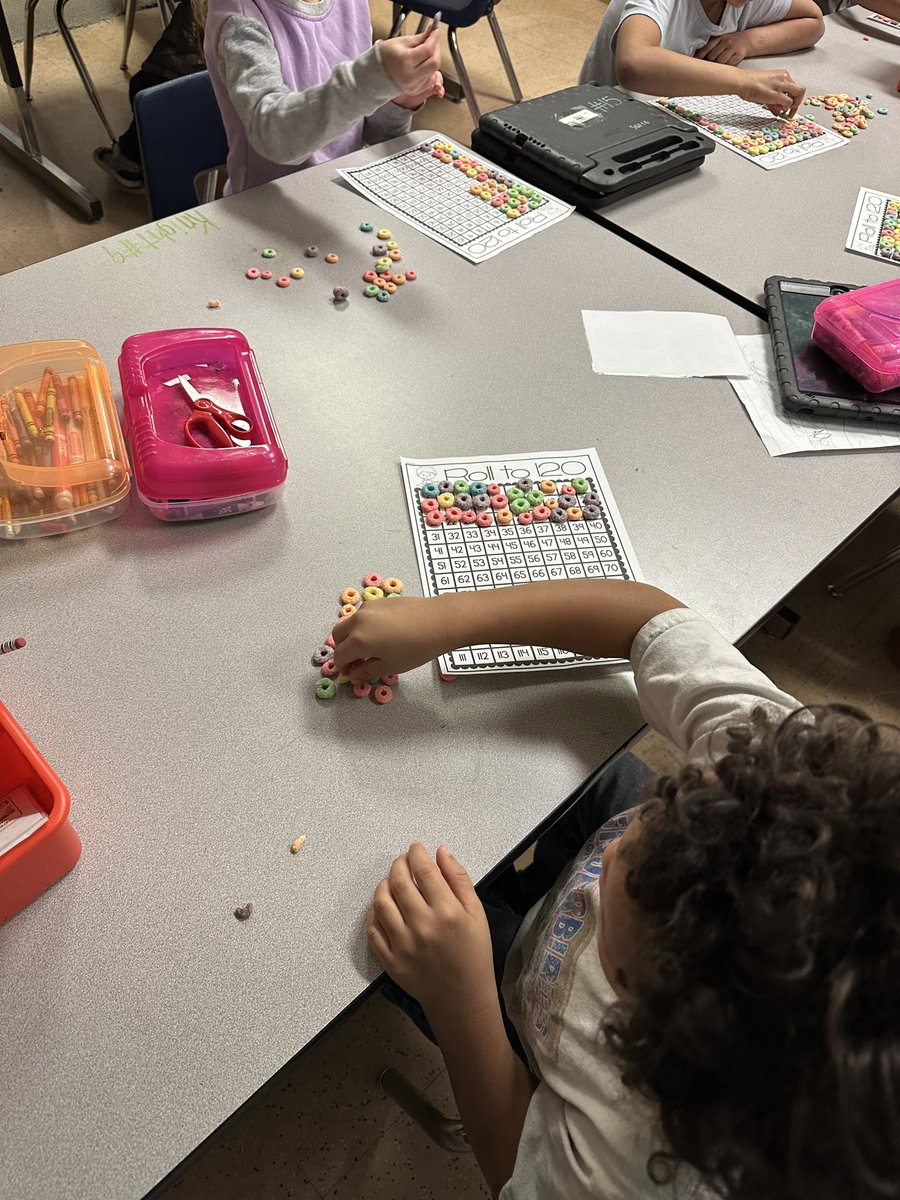 mrsnurski's tweet photo. 120 days in First Grade calls for fruit loop necklaces!! #letscountto120 #atthebergh https://t.co/74OSvX2o5f