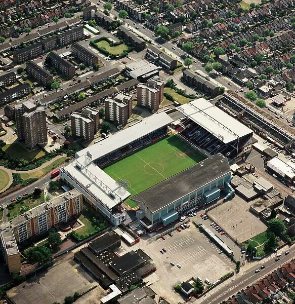 robertmdaws's tweet photo. Upton Park 1995 #WHUFC @WestHam https://t.co/4K94G5sswj