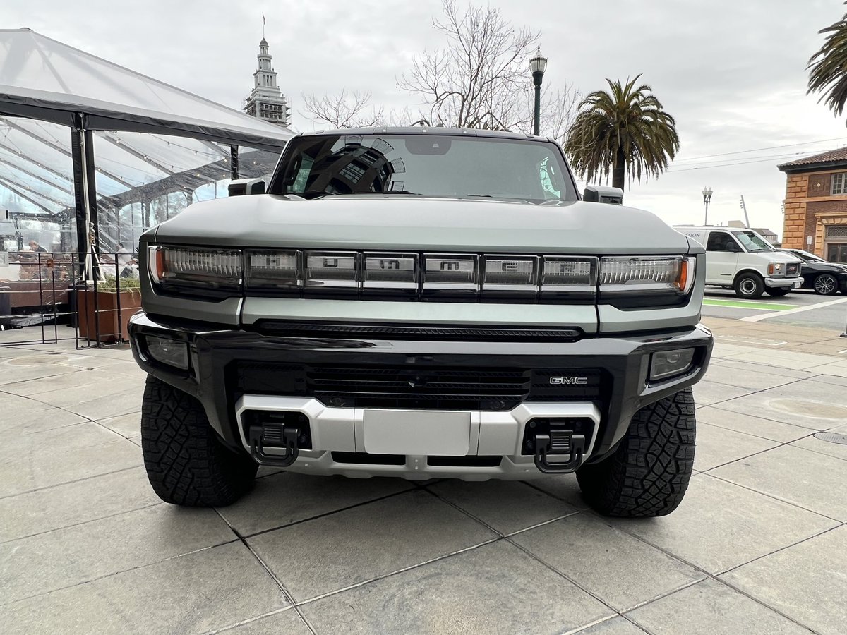 AutosyMas's tweet photo. Desde San Francisco, HOY estaremos conociendo de primera mano el nuevo @GMCmexico ¡Hummer EV! 😱

#hummerev #gmchummer https://t.co/ZRPXYSO23J