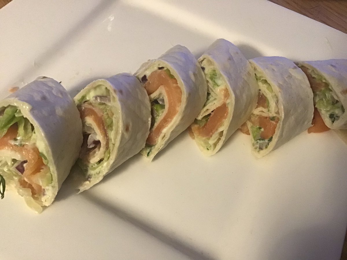 suusonline's tweet photo. Heerlijk is dit! Bedankt voor alle tips! π
#Heksenkaas #Zalmwrap #RodeUi #Ijsbergsla #GerookteZalm https://t.co/aartMoJs6t