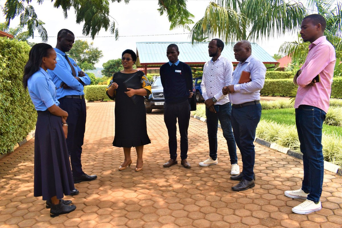 #Hon.NyiragwanezaAthanasi n'abakozi ba 
<a href="/BugeseraDistr/">Bugesera District</a> basuye ingo mbonezamikurire zo mu murenge wa@NtaramaBugesera harebwa isuku,uko biga,ibyo barya hamwe n'uruhare rw'ababyeyi aho bashimye imikorere y'urugo mbonezamikurire ruterwa inkunga na@GSF_RC
<a href="/RwandaEast/">𝐄𝐚𝐬𝐭𝐞𝐫𝐧 𝐏𝐫𝐨𝐯𝐢𝐧𝐜𝐞 | 𝐑𝐰𝐚𝐧𝐝𝐚</a> 
<a href="/RwandaLocalGov/">Ministry of Local Government | Rwanda</a>