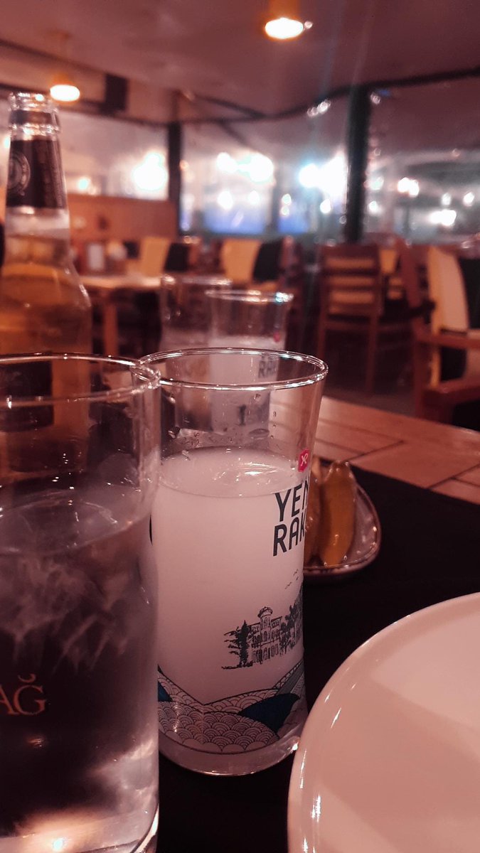 Sevmeyelim de taşa mı dönelim