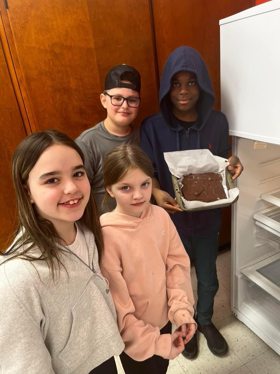 JRSSchool's tweet photo. 1/2 Ms. Payne’s class making fudge as they explore changes in properties of materials for science class! @NLESDCA #yummyscience https://t.co/Dq7h1BOF1x