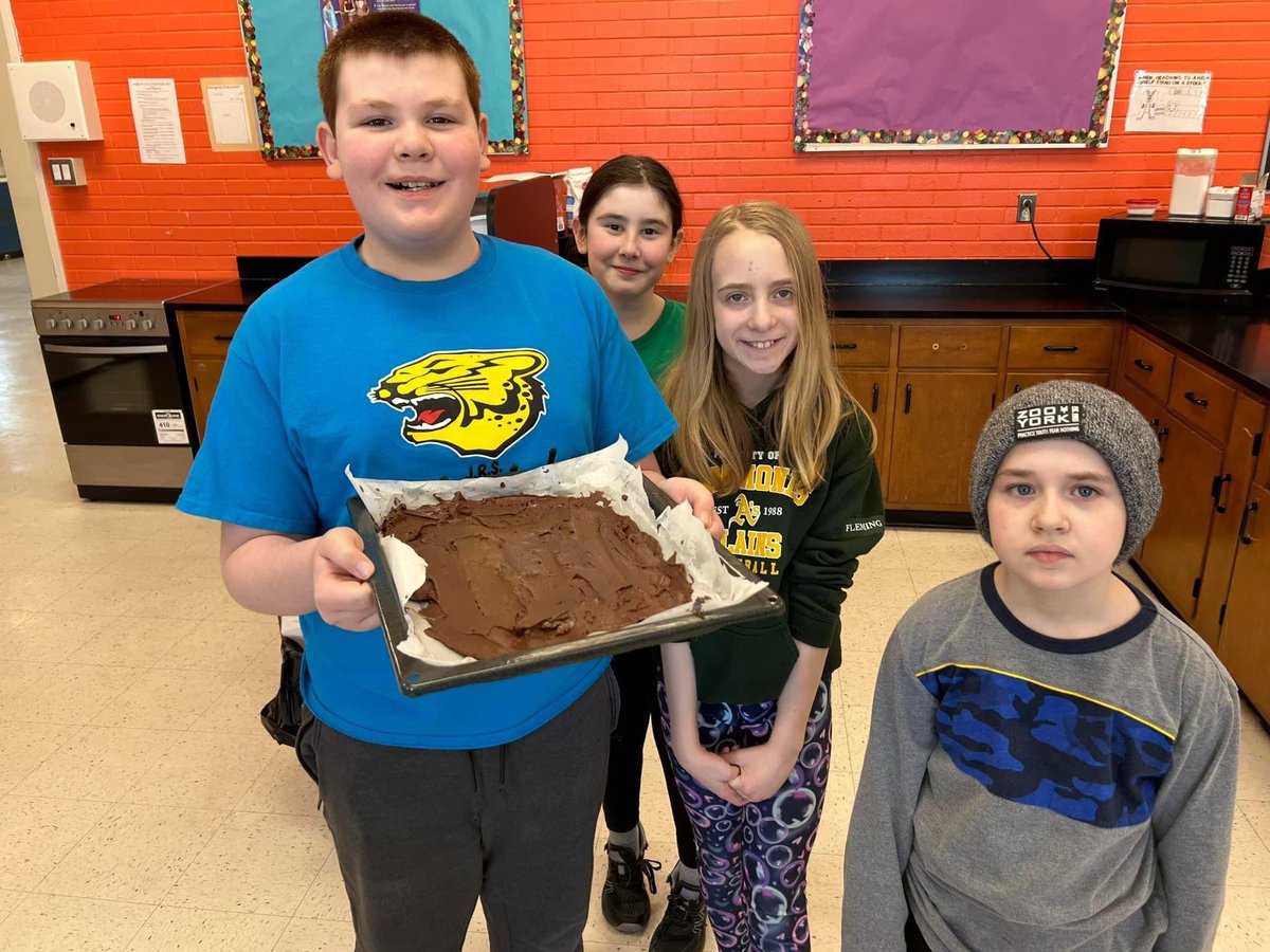 JRSSchool's tweet photo. 1/2 Ms. Pardy’s class making fudge as they explore changes in properties of materials for science class! @NLESDCA #yummyscience https://t.co/KtxbpcKbkD