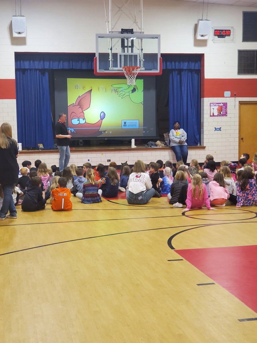 FieldParkPE's tweet photo. Thank you to @BNSFRailway and  @IllinoisOL for teaching our students about train safety #wsd101 https://t.co/pNNZw9TKW1