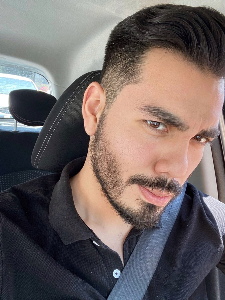 Fq4h4oLaIAAoFSW?format=jpg&name=medium