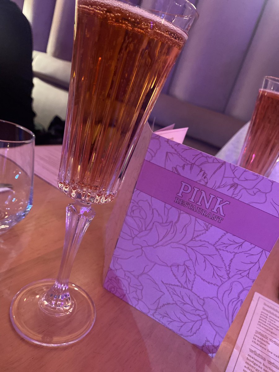 AnnaleaMagill's tweet photo. Standing in for dad ! Pink and candlelight orchestra evening #outandabout #mummydaughtertime https://t.co/MpxXcaL6Ep