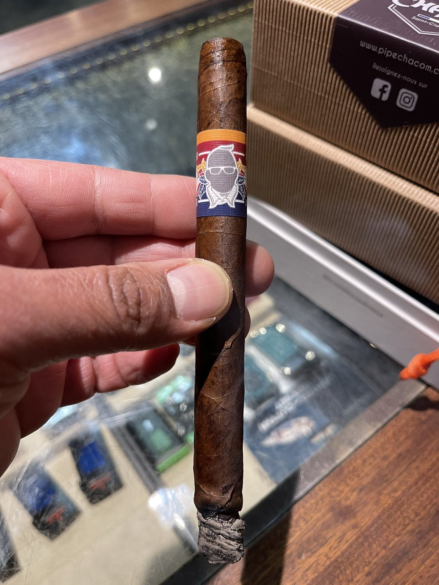 OhloneCigars's tweet photo. Need a pick me up from our #AtmosphericRiver weather? Well if u don’t mind some rain, stop by the lounge for a #XhaxhiBobi #GreyLabel this good #Dominican #medium body smoke with notes earthy, hay and smooth! 💨
#Cigar #Cigars #CigarAficionado #CigarLife #CigarTime #Smoke #BOTL https://t.co/9EWRQJi501