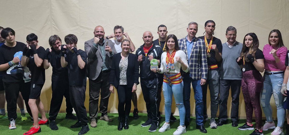 Manolo_Torres_'s tweet photo. Junto a @pcfernandez1968 y @carminafs, nos hemos reunido con Nayara Arroyo, Bicampeona de España de Boxeo. Los deportistas locales con reconocimientos nacionales, son el mejor ejemplo para las futuras generaciones de Cartagena.
#LiderandoElProgreso #CartagenaLaRazón https://t.co/o86NQm1HE9